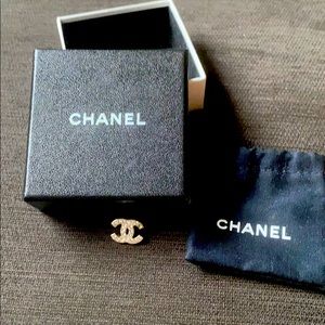 ONE CHANEL EARRING MAKE OFFER
